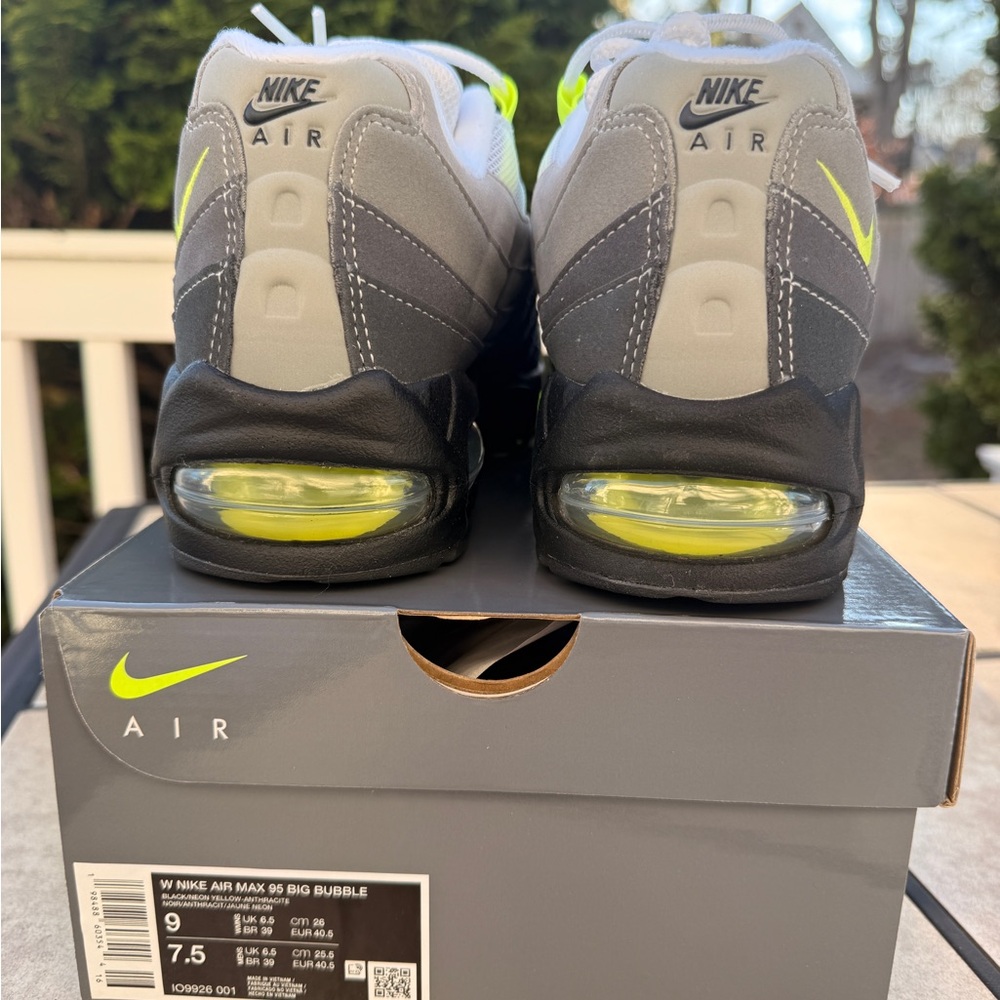 Nike Women’s Air Max 95 - Black/Neon Yellow/Grey - Picture 4 of 6